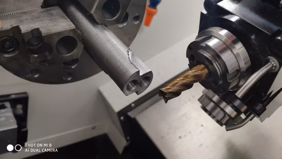 QLM-508M CNC-Drehmaschine Hochpräzises Drehen und Fräsen mit Spindel + Y-Achse